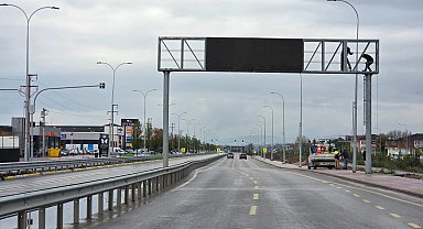 Sakarya'da sürücülere rehber olan dev ekran farklı noktaya alındı