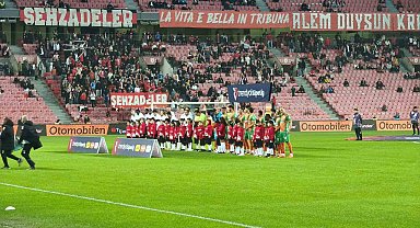 Samsunspor, özel çocukların tasarladığı formalarla sahaya çıktı