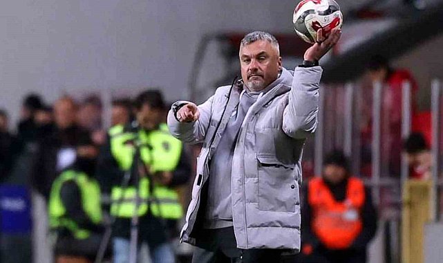 Samsunspor Teknik Direktörü Reis: "İlk yarı bizim adımıza başarılı geçti"