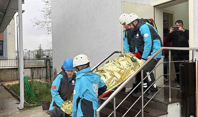 Saniyelerle yarışıp, 15 dakikalık yolu 5 dakikada gittiler