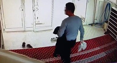 Şanlıurfa'da camide ayakkabı ve mont hırsızlığı kamerada