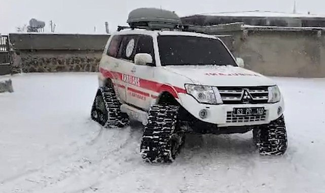 Şanlıurfa'da hastalar paletli ambulanslarla hastaneye ulaştırıldı