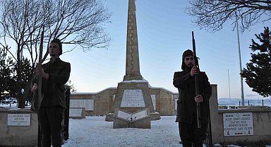 Sarıkamış şehitleri için eksi 10 derecede saygı nöbeti