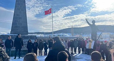 Sarıkamış'ta genç yürekler donan umutları ısıttı
