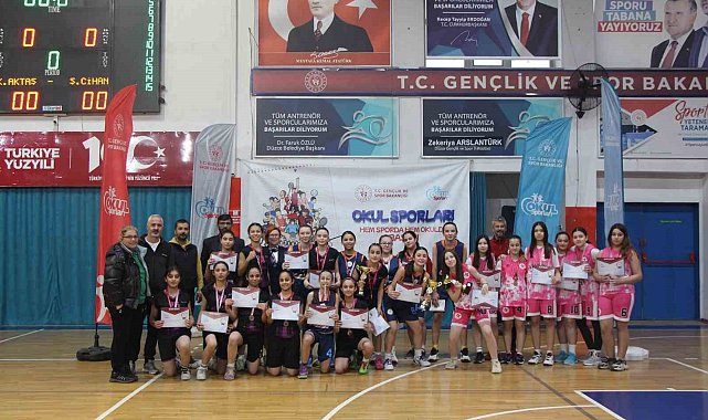 Şehit Cihan Aksan Ortaokulu şampiyon