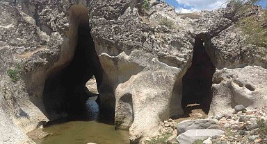 Selendi'de antik "Delikli Bent" keşfedilmeyi bekliyor