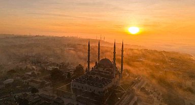 Selimiye Camii, sis ve güneşin ilk ışıklarıyla kartpostallık görüntü sundu