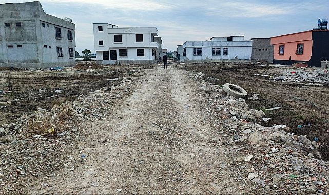 Seyhan'da yeni yapılan evler yolsuz kaldı: Vatandaşlar mağdur