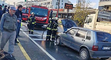 Seyir halindeki otomobilde yangın paniği