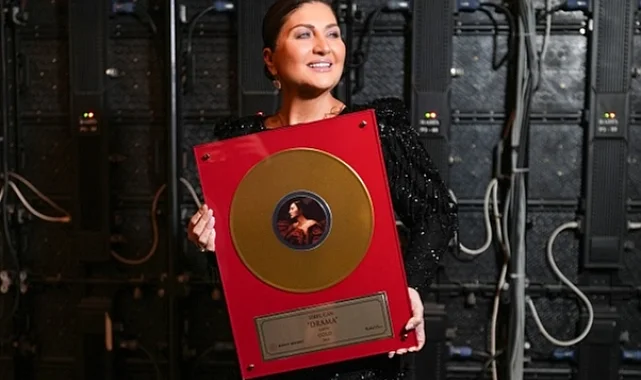 Sibel Can'a 'altın plak' ödülü