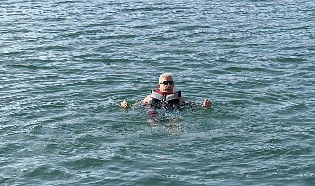 Siirt'te Aralık ortasında Botan Vadisinde suya girdiler