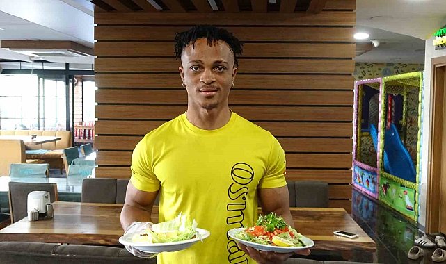 Siirt'te yemek servisleri Nijeryalı Micheal'den