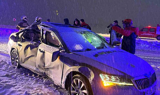 Siirt'te yol çalışması yapan araç ile otomobil çarpıştı: 1 ölü, 4 yaralı