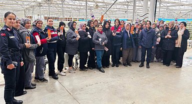 Simav'da sera çalışanı 54 kadına KADES tanıtıldı