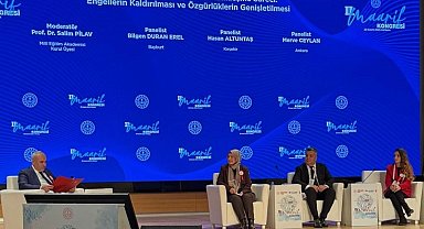 Sınıf öğretmeni Erel II. Maarif Kongresi'nde sunum yaptı