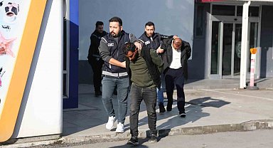 Sınırı 4 bin dolara geçiyorlarmış: Göçmen kaçakçısı 4 şüpheli tutuklandı