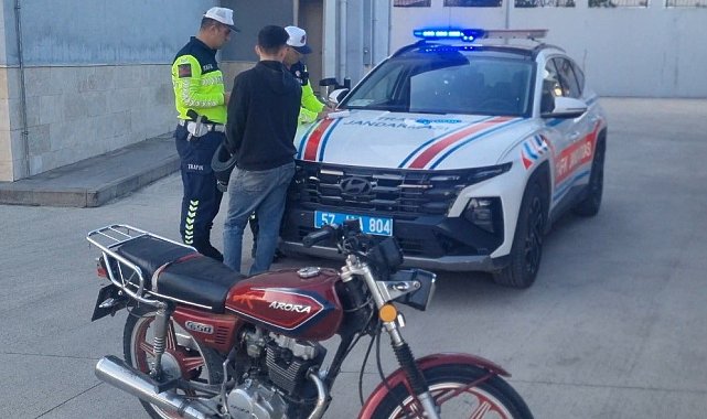 Sinop'ta trafiği tehlikeye atan motosikletli yakalandı