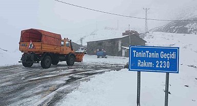 Şırnak'ta karlı yollar açılıyor