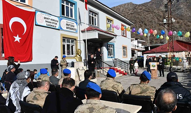 Şırnaklı öğrenciler köyde kitap yazıp imza günü etkinliği düzenledi