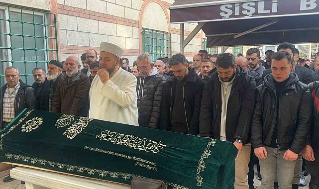 Şişli'de otomobilin kaldırıma çıkarak yayaların arasına daldığı kazada ölen kişi son yolculuğuna uğurlandı