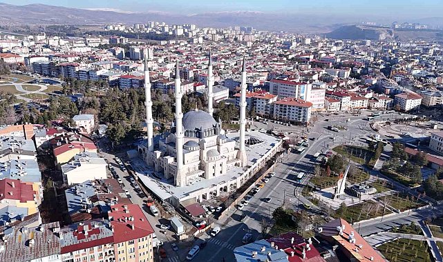 Sivas'ın silüetini yeniledi, şehrin her yerinden görülebiliyor