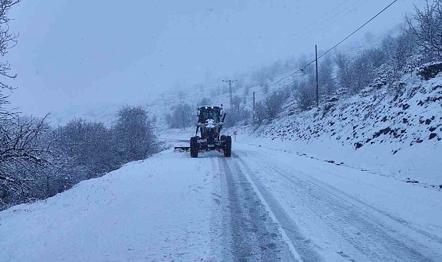 Sivas'ta kar etkili oldu, 136 yerleşim yerinin yolu kapandı
