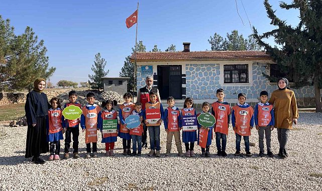 Siverek'te köy okulu öğrencilerine ağaç sevgisi ve çevre bilinci eğitimi
