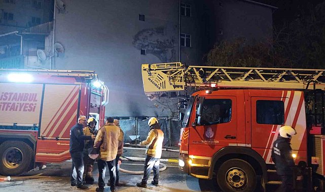 Sultanbeyli'de boya kaporta dükkanında yangın: 4 araç kullanılamaz hale geldi