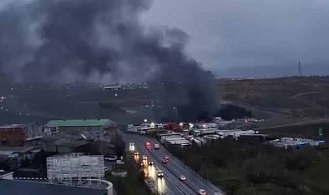 Sultangazi'deki su dolum tesisinde yangın çıktı