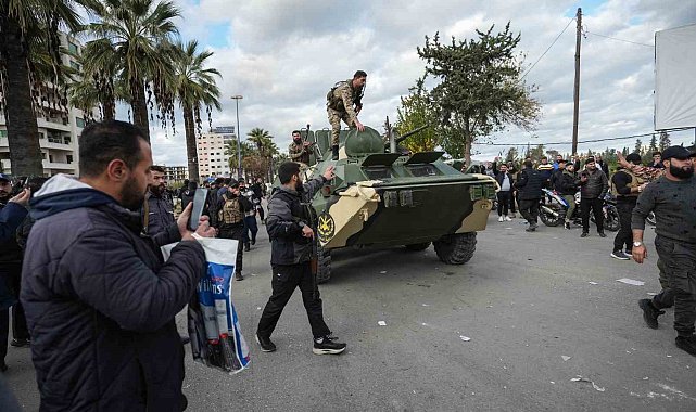 Suriye'de hükümet aleyhinde protestolara sahne olan Lazkiye'de sokağa çıkma yasağı