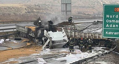 TAG Otoyolu'nda çarpışan 3 tır yandı