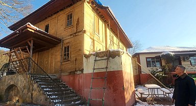 Tarihî Nüzhetiye Camii'nde restorasyon sürüyor