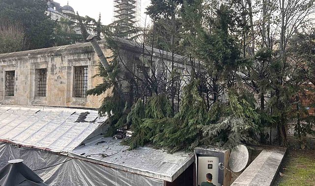 Tarihi Sultanahmet Camisinin altındaki çarşıda yangın çıktı