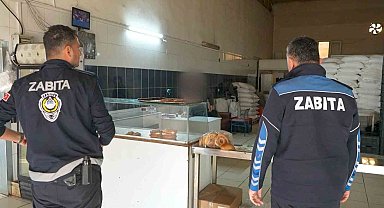 Tarsus'ta okul kantinlerine ürün veren imalathane hijyen ihlali nedeniyle mühürlendi