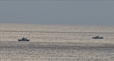 Teknesi denizde bulunan kayıp balıkçı 3 gündür Akdeniz'de aranıyor