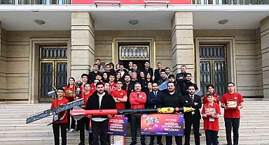 TEKNOFEST'te derece elde eden öğrenciler Vali Aksoy'u ziyaret etti