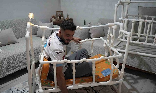 Tesisatçıdan borudan beşik: İçine girip test etti, viral oldu