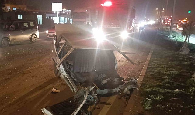 Tırla çarpışan Tofaş ikiye bölündü