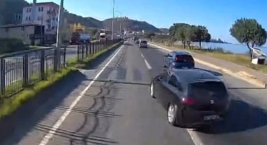 Trabzon'da kazaya davetiye çıkartan yollar ve sürücüler araç kameralarına yansıdı