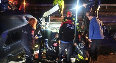 Traktör ile otomobilin çarpıştığı kazada 3 kişi yaralandı