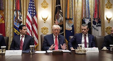 Trump: "Kim olursa ülkemize uyuşturucu satan herkes saldırıya uğrayabilir"