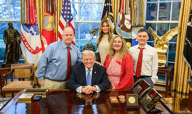 Trump, Washington'daki silahlı saldırıdan ağır yaralı olarak kurtulan Ulusal Muhafız askerinin ailesini Beyaz Saray'da ağırladı