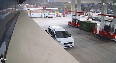 Tunceli'de 4.2'lik deprem anı güvenlik kamerasına yansıdı