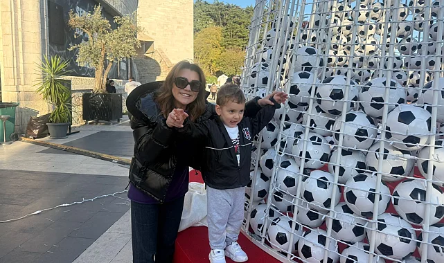 TÜPRAŞ Stadyumu'nda 2 bin toptan oluşan yılbaşı ağacı