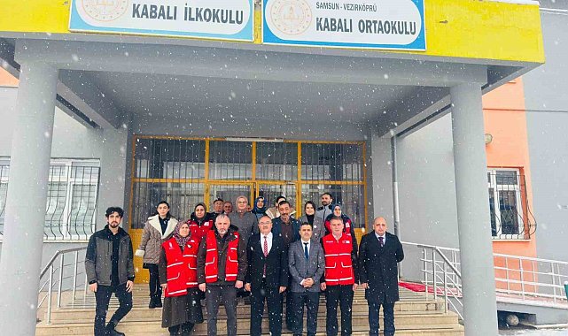 Türk Kızılay Vezirköprü'de 88 öğrenciyi giydirdi