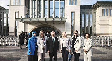 Türk Tıp Dünyası Kurultayında Kakaçoğlu'na teşekkür