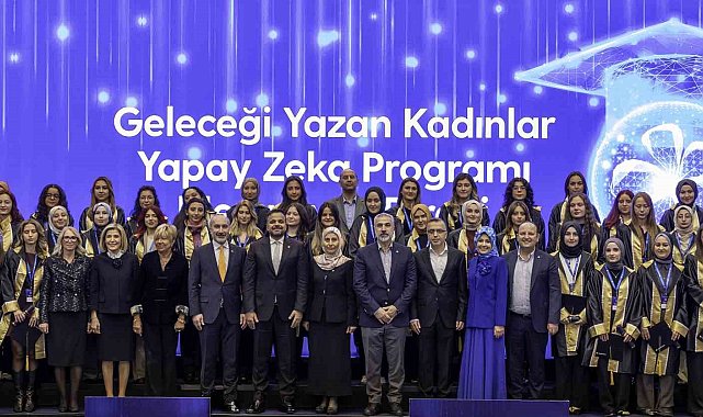 Turkcell'in 'Geleceği Yazan Kadınlar Yapay Zekâ Projesi' mezunlarını verdi