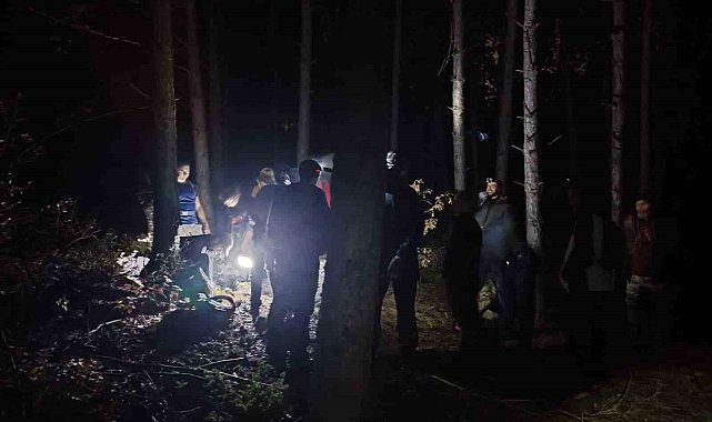 Uluslararası Dağ Günü'nde 25 kişilik grup ile 12 kilometrelik gece yürüyüşü