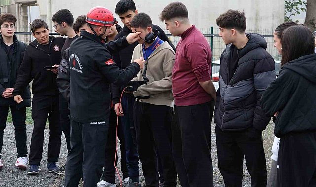 Ümraniye Belediyesi'nden liselerde arama kurtarma eğitimi