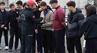 Ümraniye Belediyesi'nden liselerde arama kurtarma eğitimi
